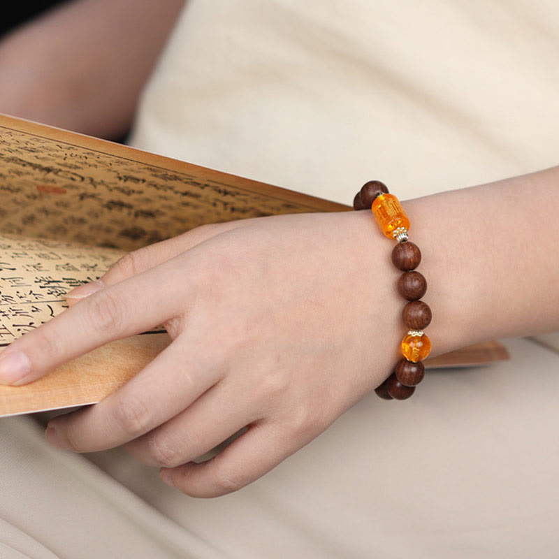 Om Mani Padme Hum Armband aus Phoebe Zhennan Holz für spirituellen Schutz