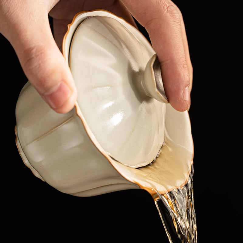 Beigefarbenes Keramik-Gaiwan mit Pflaumenblüten-Design, 120 ml Teeservice