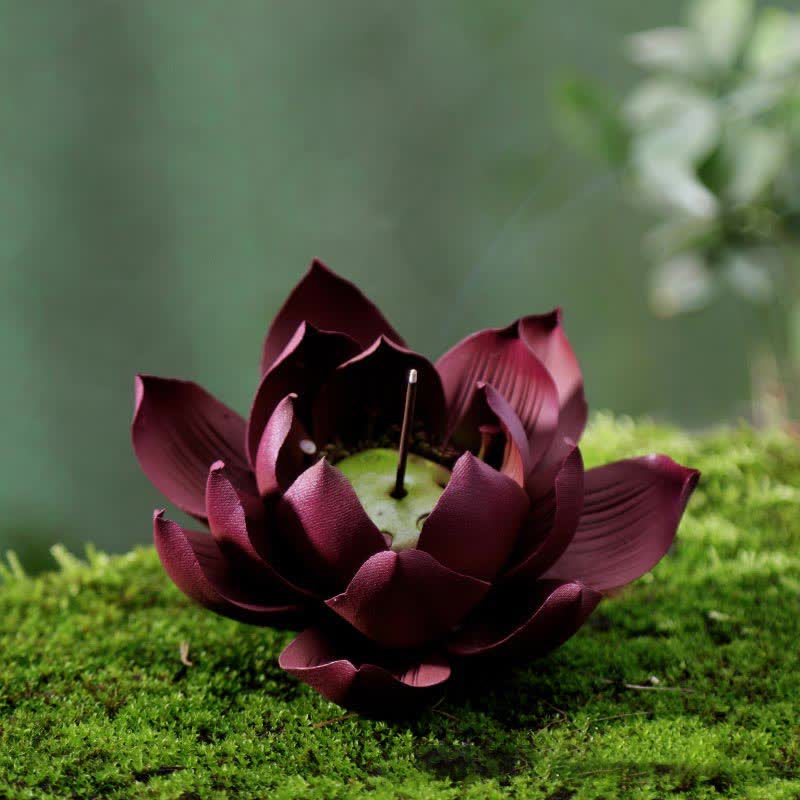 Tibetischer Lotus-Räucherbrenner aus violettem Ton für Frieden und Ruhe