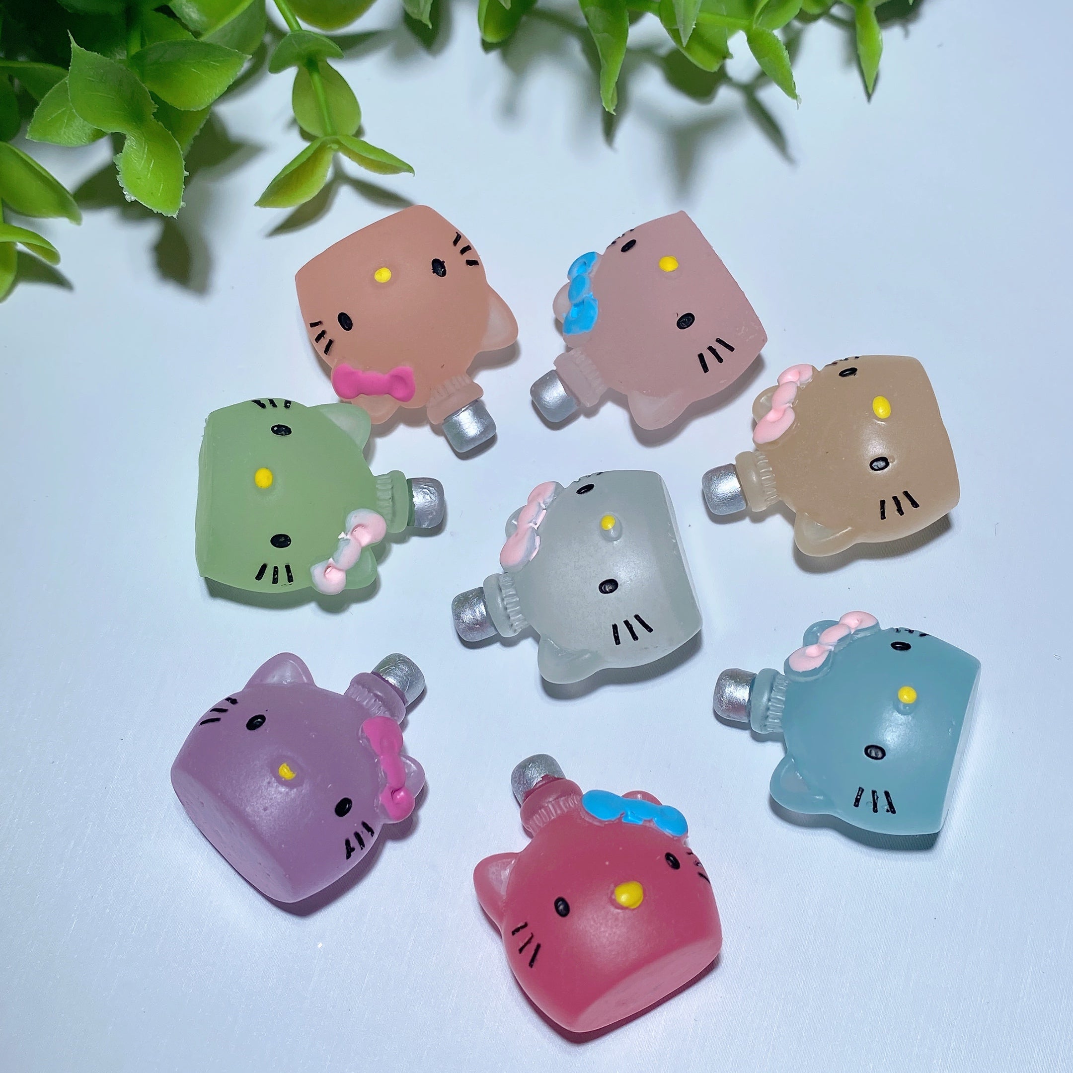 1,1 Zoll Mini-Katzenfigur aus Kunstharz mit leuchtenden Farben