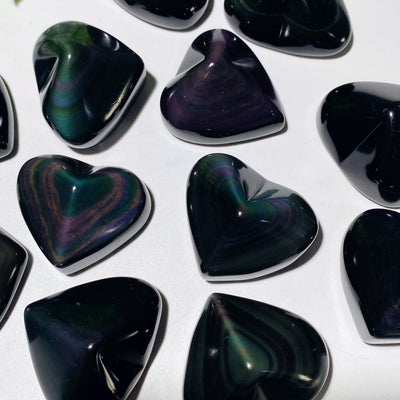 1,5–2 Zoll Regenbogen-Obsidian-Herzkristall zur Heilung