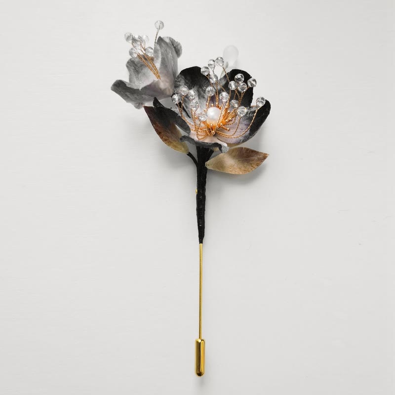 11–12 cm handgefertigte Blumenbrosche aus Maulbeerseide und Samt