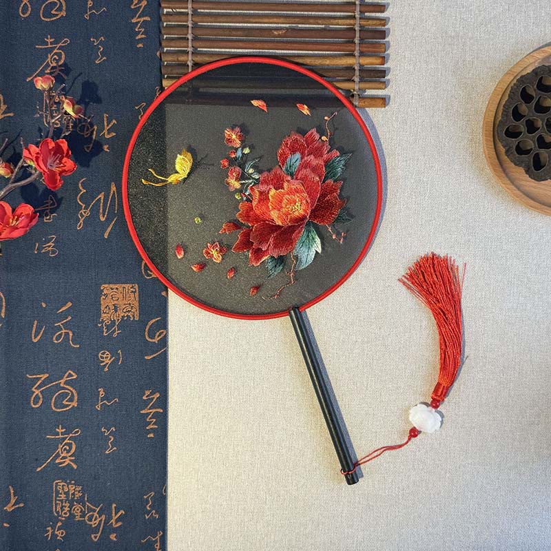 Fächer mit Pfingstrose und Schmetterlings-Holzgriff, 21 cm | Zen-Wohndekor