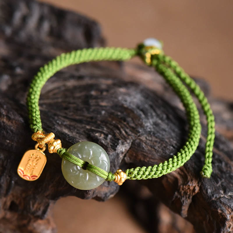 Grünes Jade-Armband mit Peace-Schnalle für Wohlstand und Ausgeglichenheit