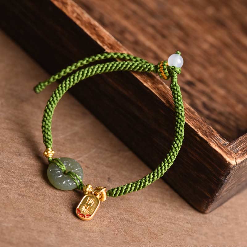 Grünes Jade-Armband mit Peace-Schnalle für Wohlstand und Ausgeglichenheit