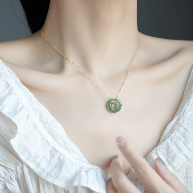 Hetian Jade Peace Buckle Halskette aus Sterlingsilber und Gold