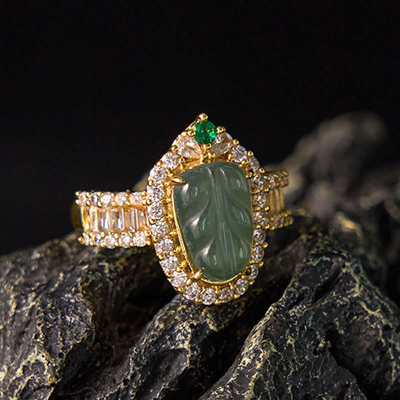 Verstellbarer Jadeblattring, Kupfer vergoldet mit Glücksdiamanten