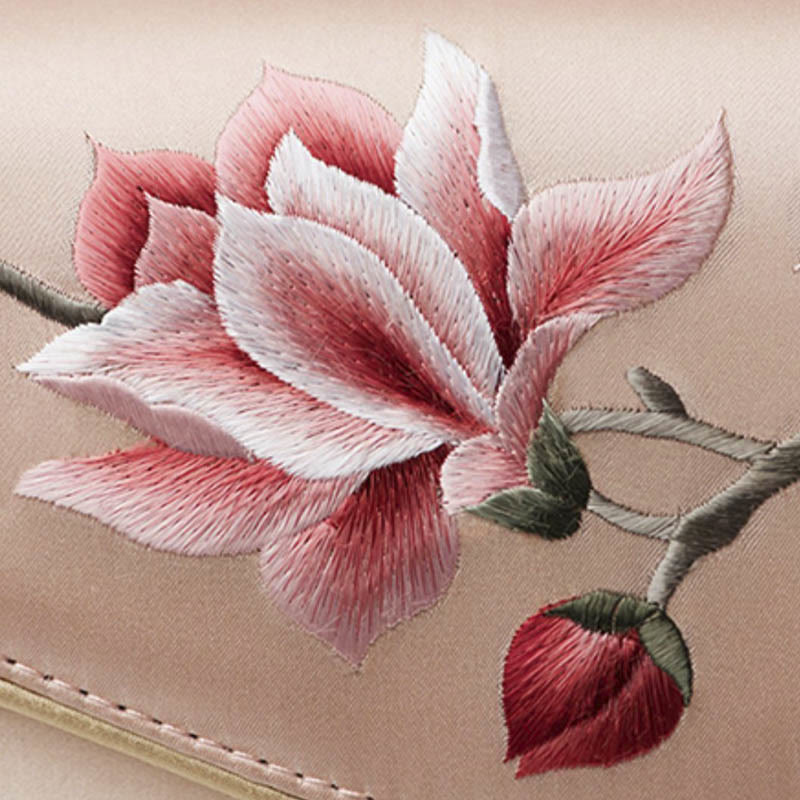 Magnolia Su bestickte mittelgroße Tasche für spirituelle Eleganz