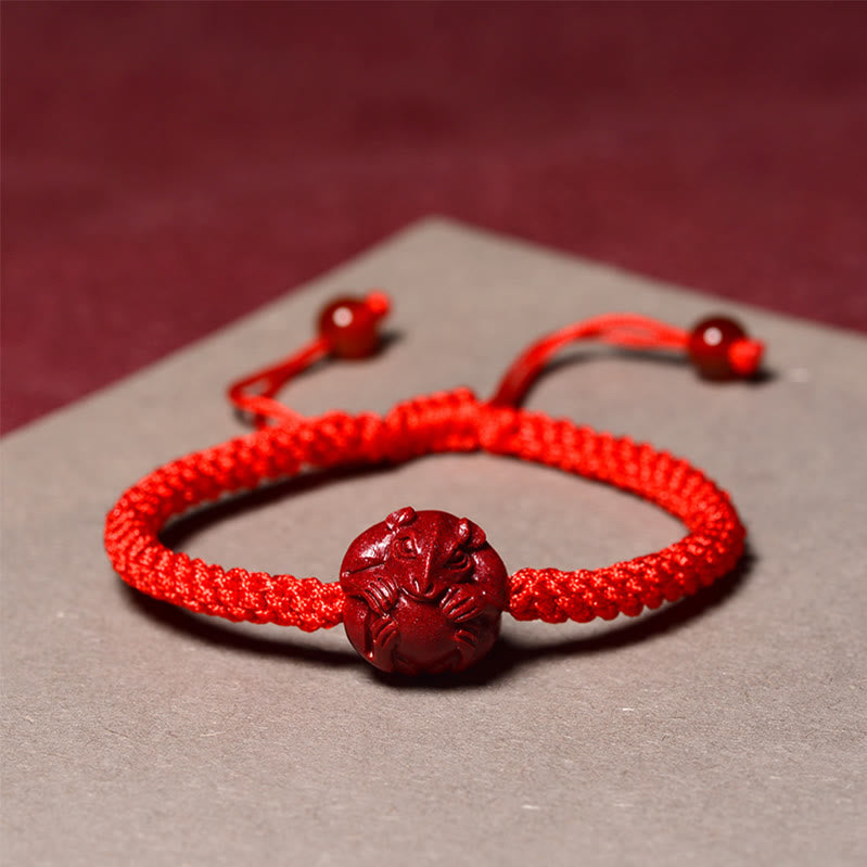 Rotes Zinnoberarmband mit chinesischem Sternzeichen zum Schutz