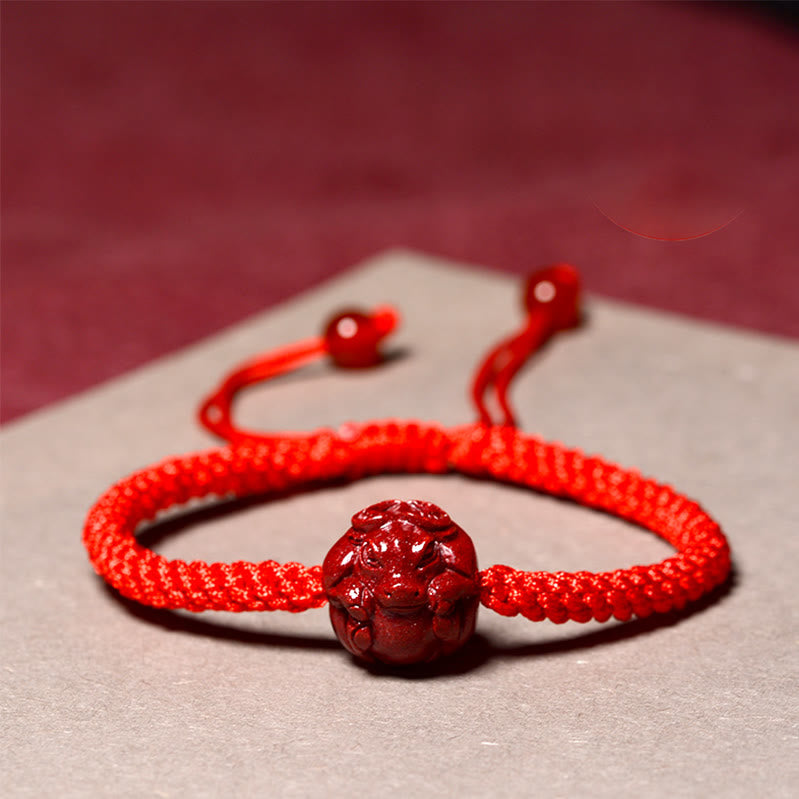 Rotes Zinnoberarmband mit chinesischem Sternzeichen zum Schutz