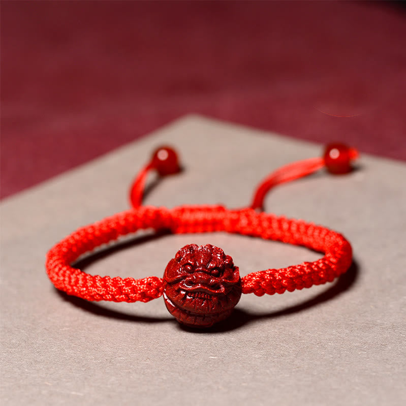 Rotes Zinnoberarmband mit chinesischem Sternzeichen zum Schutz