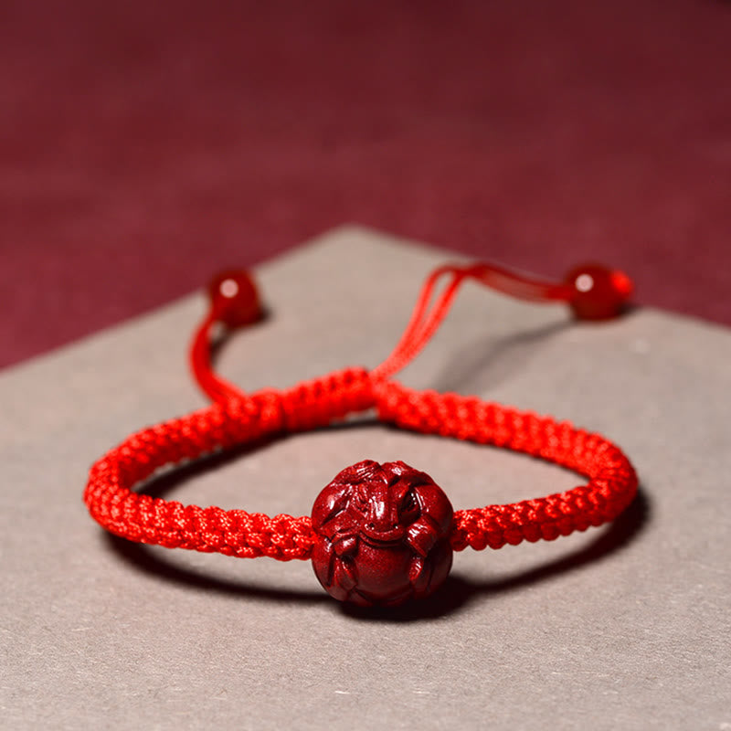 Rotes Zinnoberarmband mit chinesischem Sternzeichen zum Schutz
