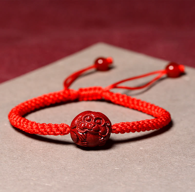 Rotes Zinnoberarmband mit chinesischem Sternzeichen zum Schutz