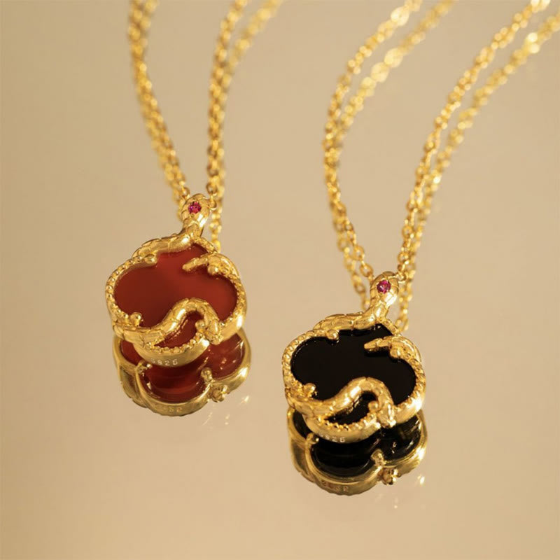 Halskette mit Schlangen-Jahressegen aus 925er Sterlingsilber mit rotem Achat