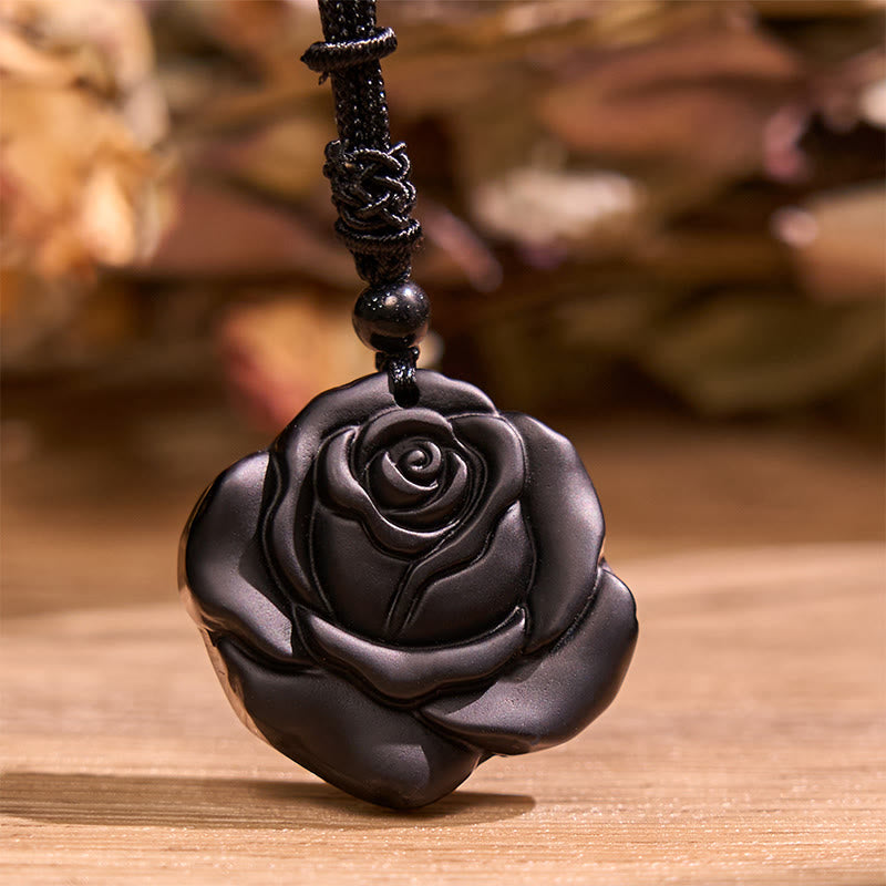 Schwarze Obsidian-Rose-Anhänger-Halskette zur Reinigung