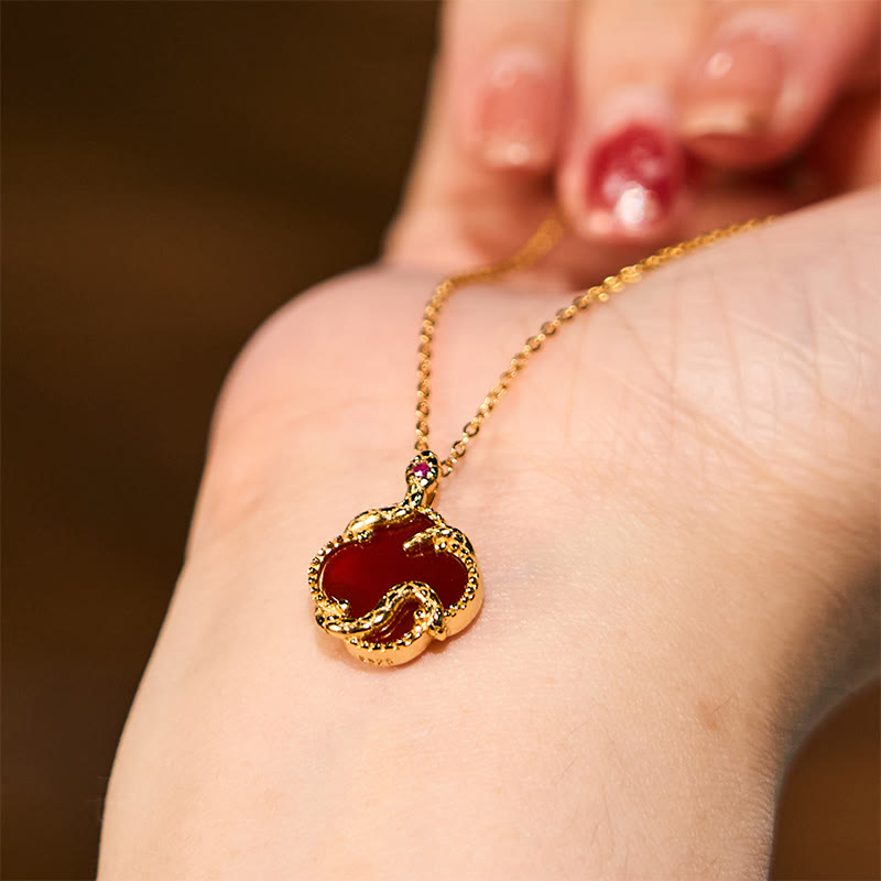 Halskette mit Schlangen-Jahressegen aus 925er Sterlingsilber mit rotem Achat