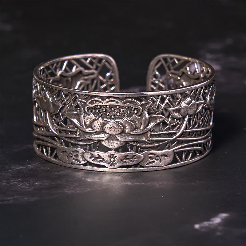 Verstellbarer Armreif mit Lotus-Armband aus versilbertem Kupfer