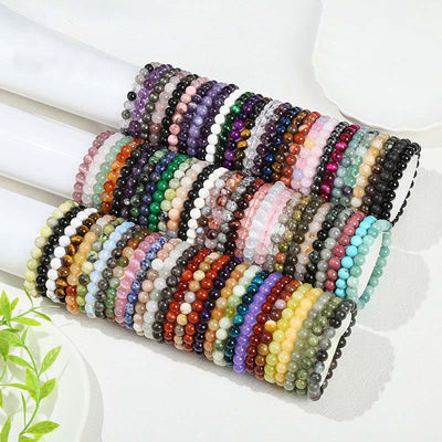 Verschiedene Kristallheilungsarmbänder mit Amethyst, Aventurin und Rosenquarz