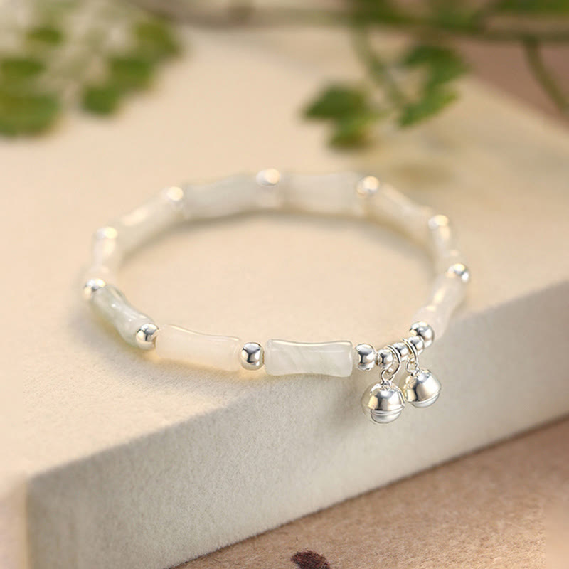 Glücks- und Freudenarmband aus weißer Jade mit Bambusanhänger