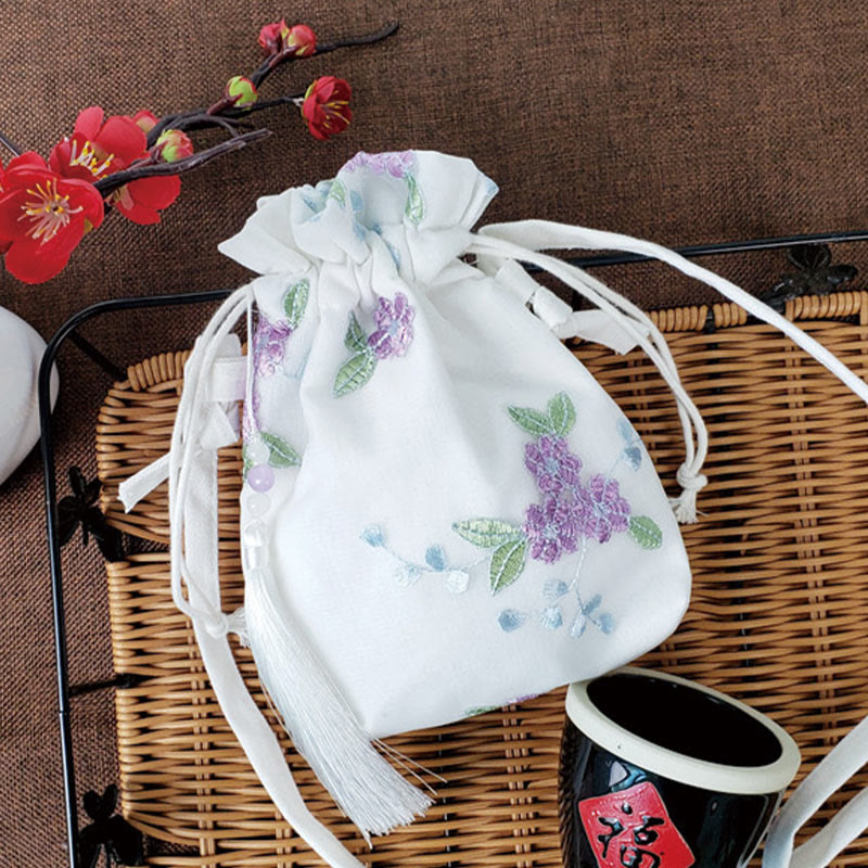 Umhängetasche aus Segeltuch mit Kirschblüten-Rebenstickerei, 15 x 22 cm