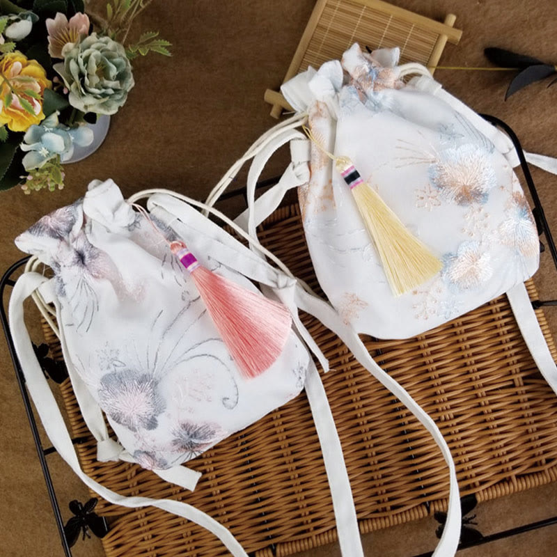 Umhängetasche aus Segeltuch mit Kirschblüten-Rebenstickerei, 15 x 22 cm