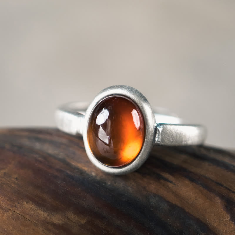 Granatring aus 925er Sterlingsilber für ruhigen Schutz