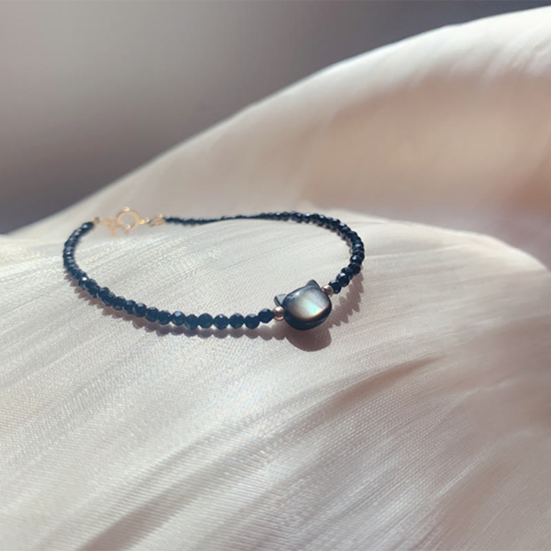 Armband aus Bergkristall mit weißem Kristall und 14 Karat vergoldetem Heilkatzen-Anhänger