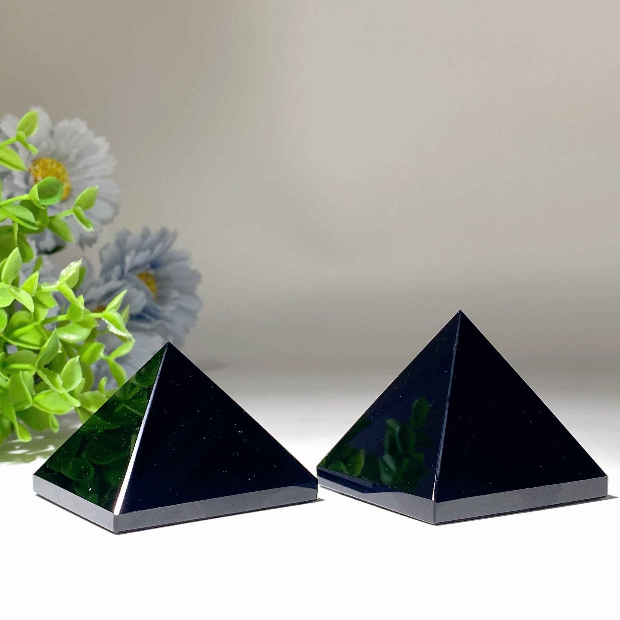 2,2" schwarze Obsidian-Heilpyramide für Meditation