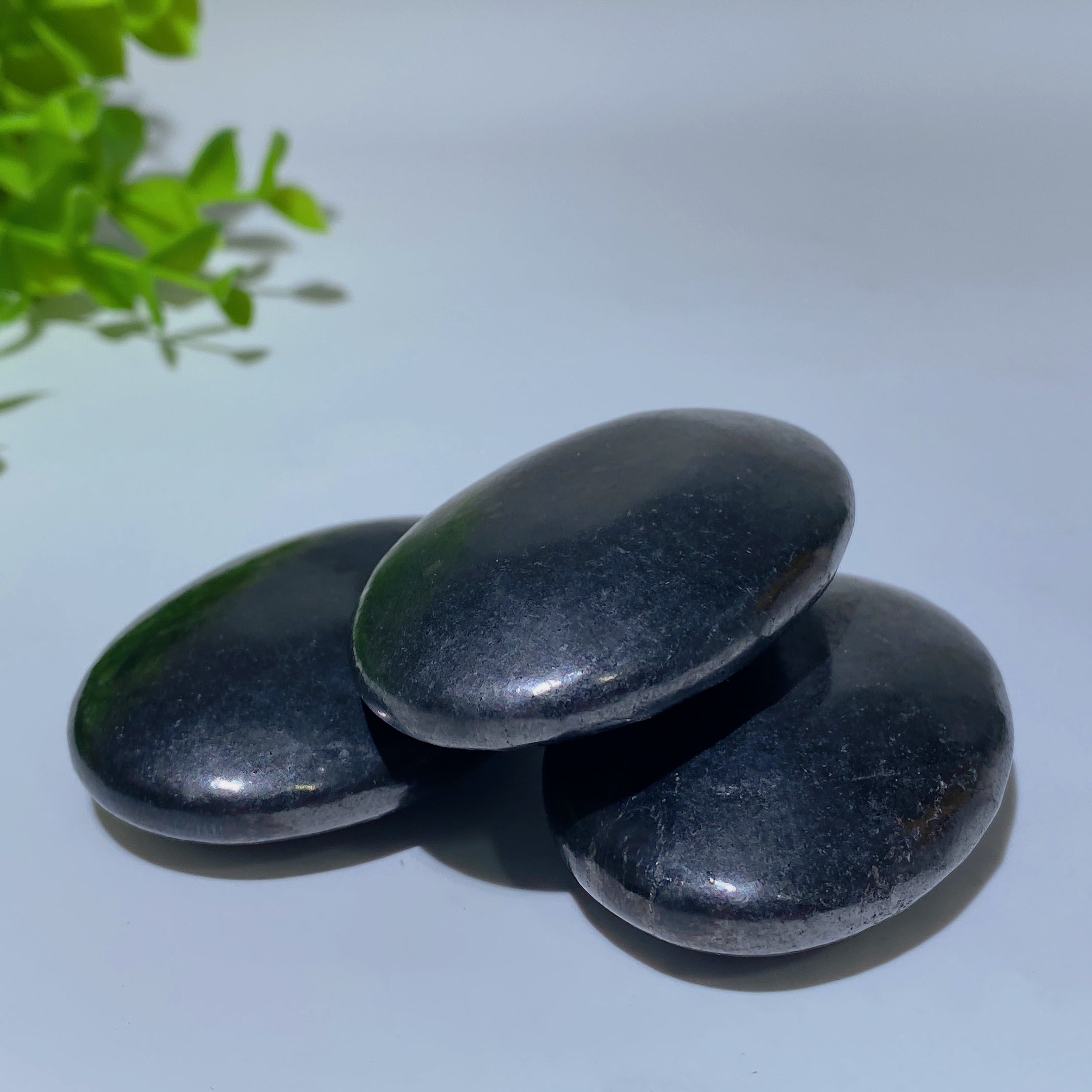 2,2 Zoll großer Schungit-Handstein zur Heilung und zum Schutz vor elektromagnetischen Feldern