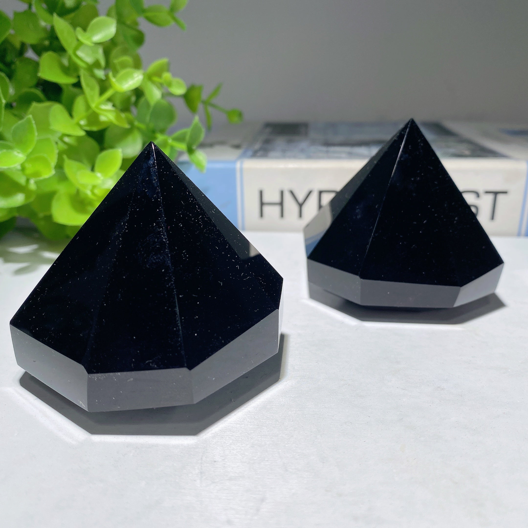 2,3 Zoll schwarze Obsidian-Diamant-Kristallschnitzereien