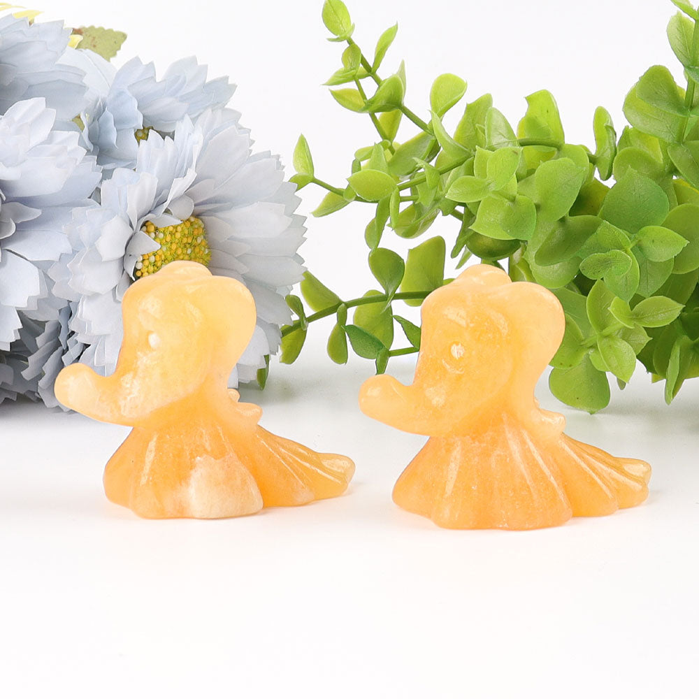 2,6 Zoll Honigcalcit Kristall Hundeschnitzfigur