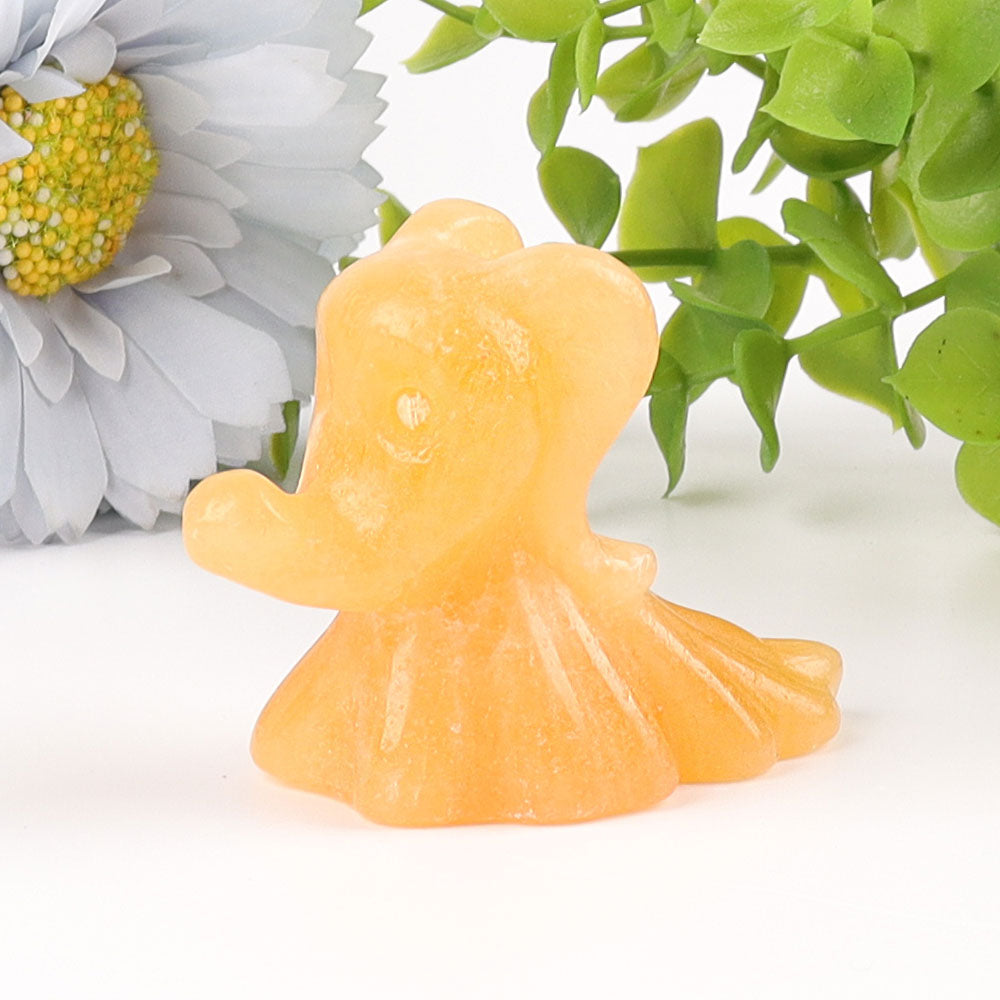2,6 Zoll Honigcalcit Kristall Hundeschnitzfigur