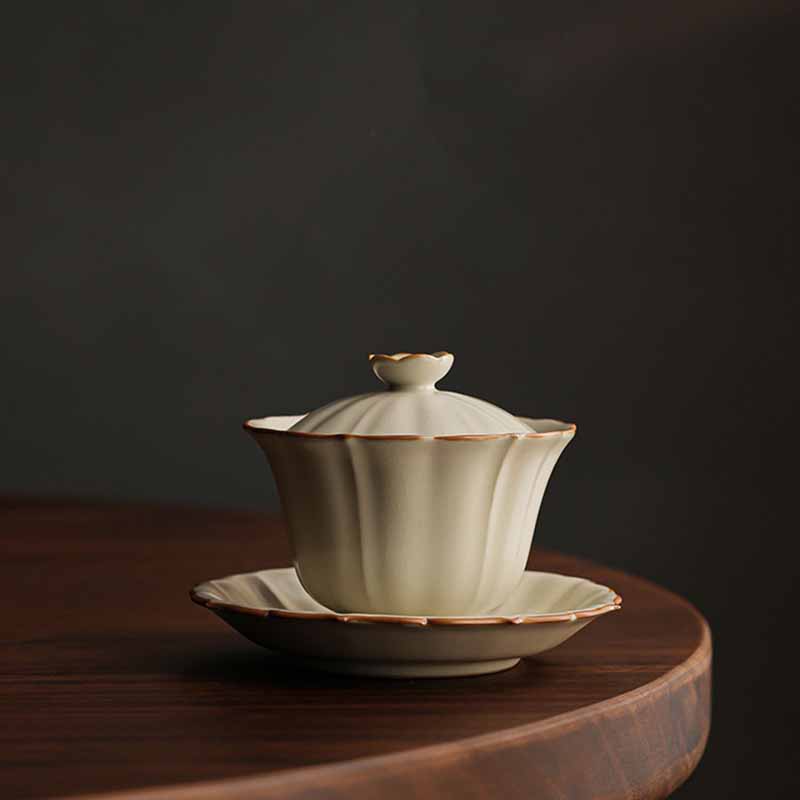 Beigefarbenes Keramik-Gaiwan mit Pflaumenblüten-Design, 120 ml Teeservice