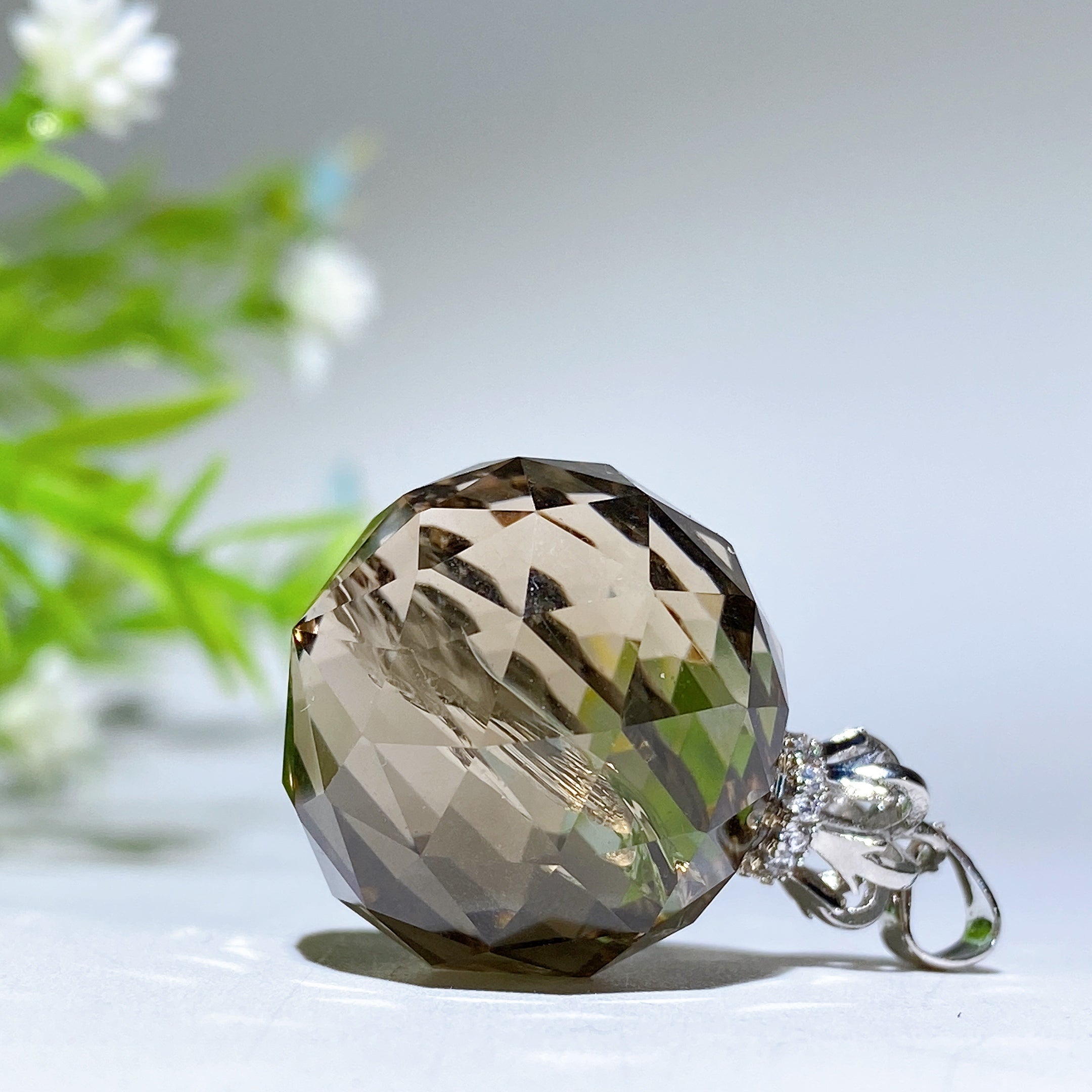 20mm Mixed Crystal Amethyst Faceted Pendant for Meditation