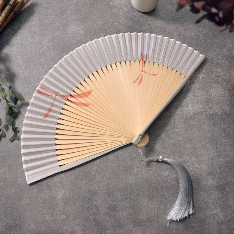 22 cm großer Faltfächer aus Bambus mit Libellenmotiv und Quaste – eleganter Handfächer