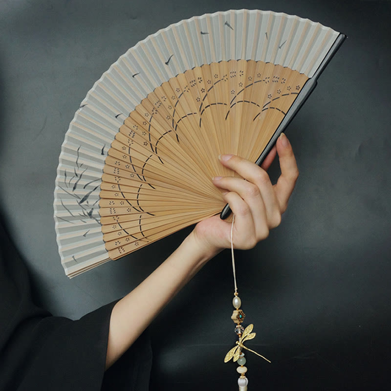 22 cm großer Handfächer aus Bambus mit Libellenmotiv, Quaste und Buchsbaum-Design