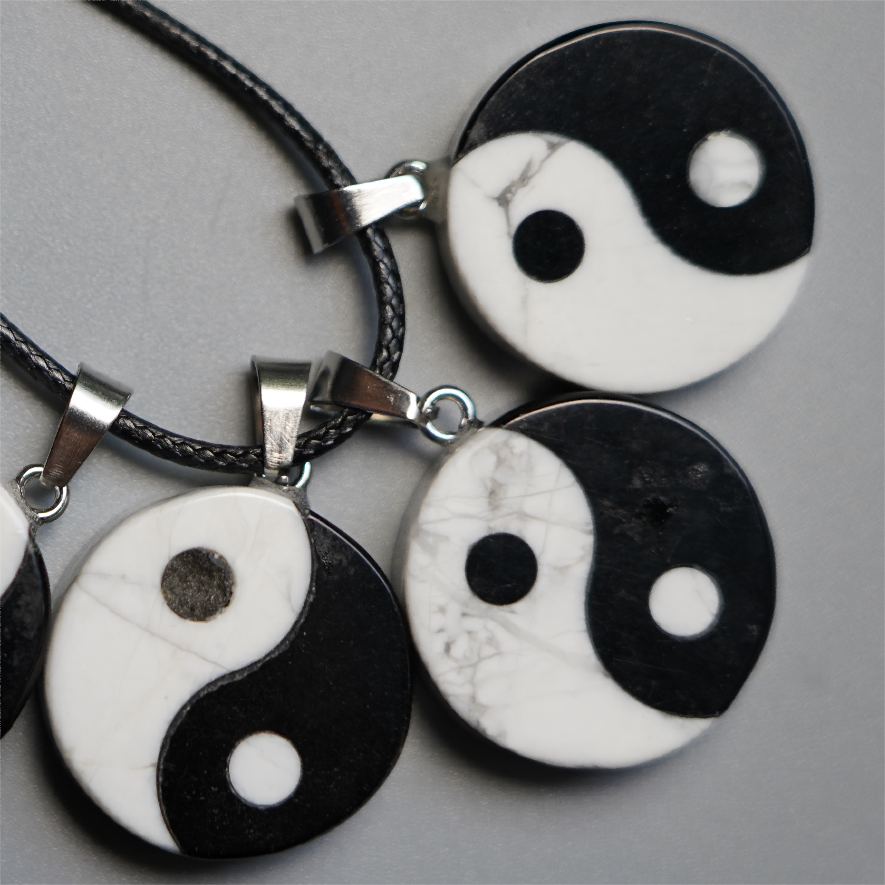 25mm Black Obsidian Howlite Yin Yang Pendant Key Chain