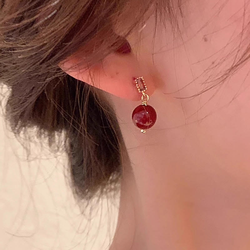 Zinnober-Ohrringe, 925er Silberpfosten und 14-karätige Goldperlen