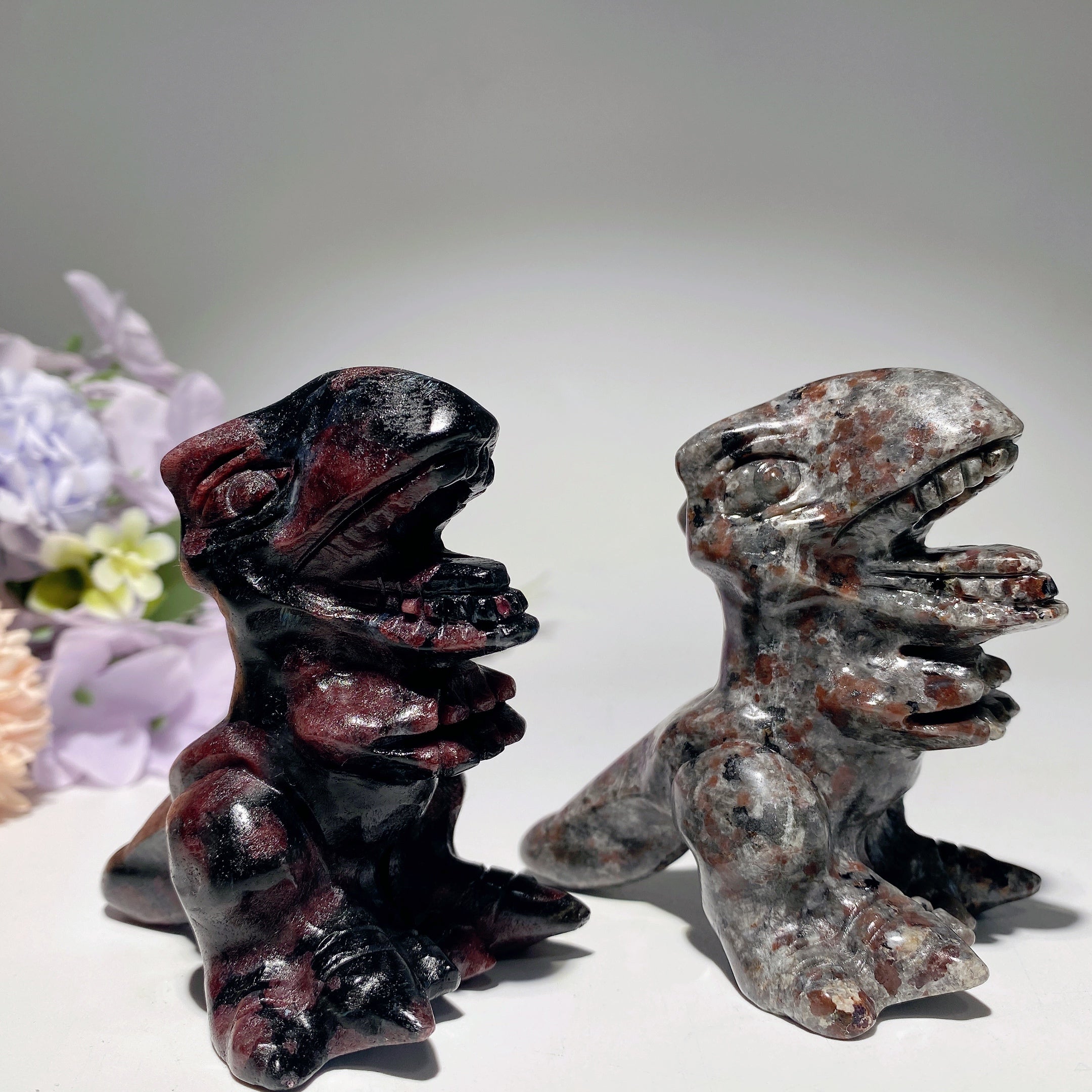 3,0 Zoll Granat Yooperlite Kristall Dinosaurier Schnitzerei