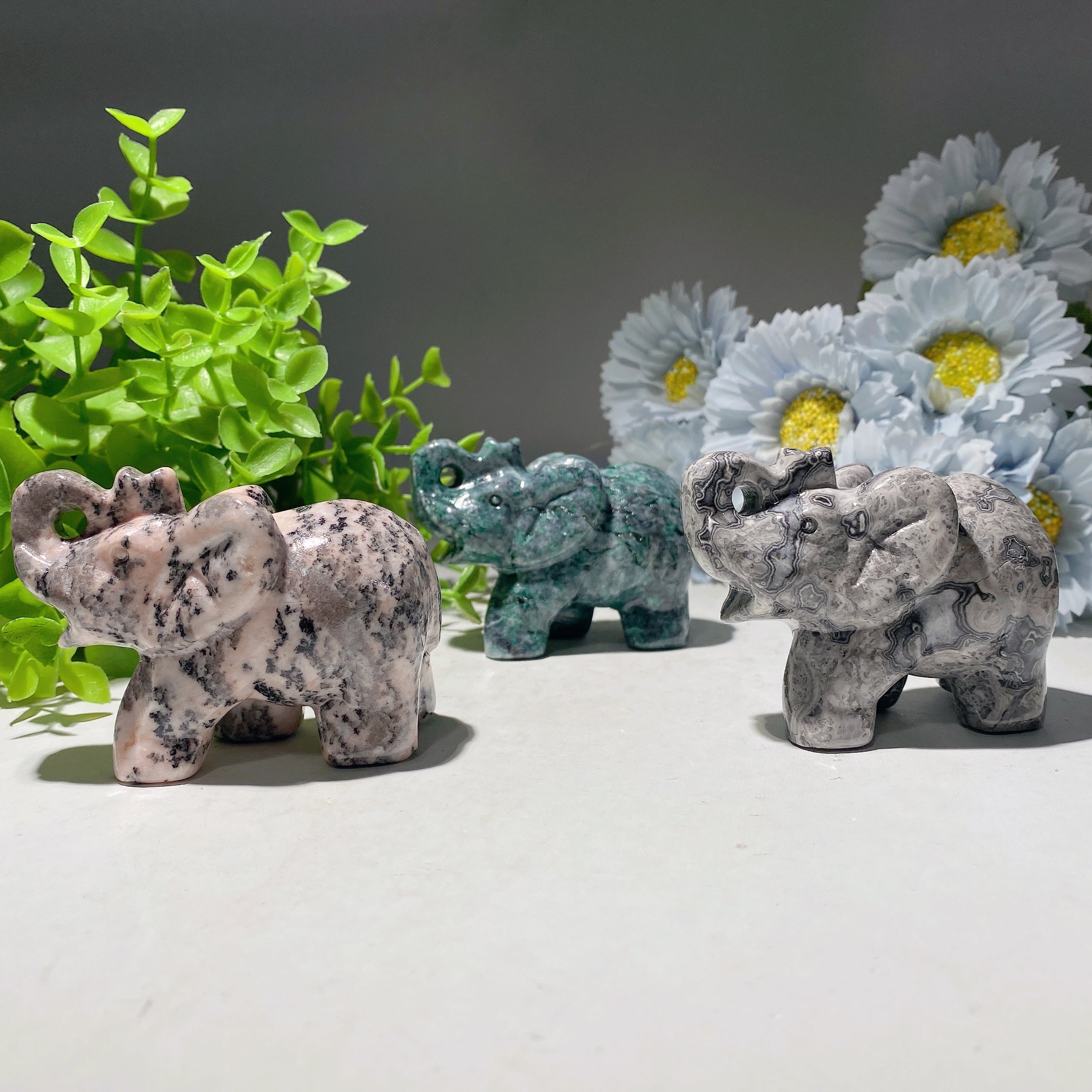 3,1 Zoll gemischte Kristall-Elefantenschnitzereien zur Heilung