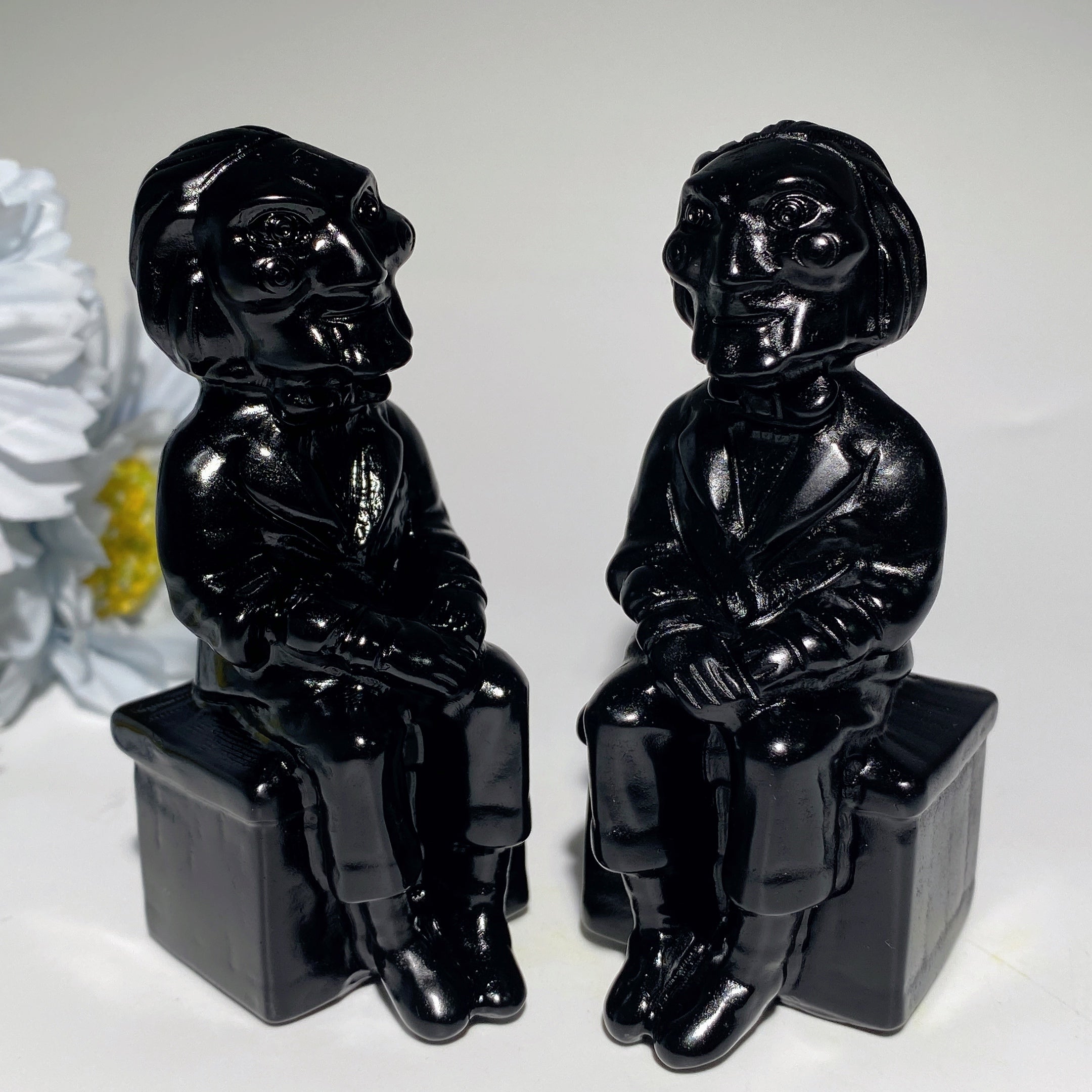 3,2 Zoll schwarze Obsidian-Kristallfigur, Schnitzerei zur Heilung