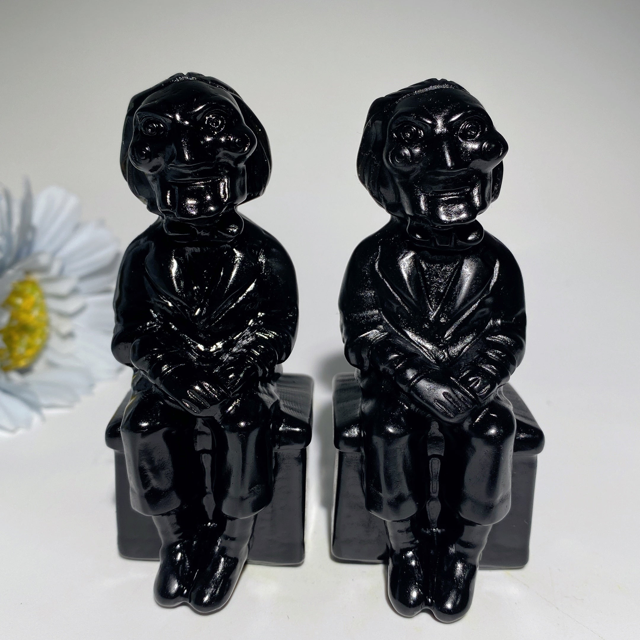 3,2 Zoll schwarze Obsidian-Kristallfigur, Schnitzerei zur Heilung