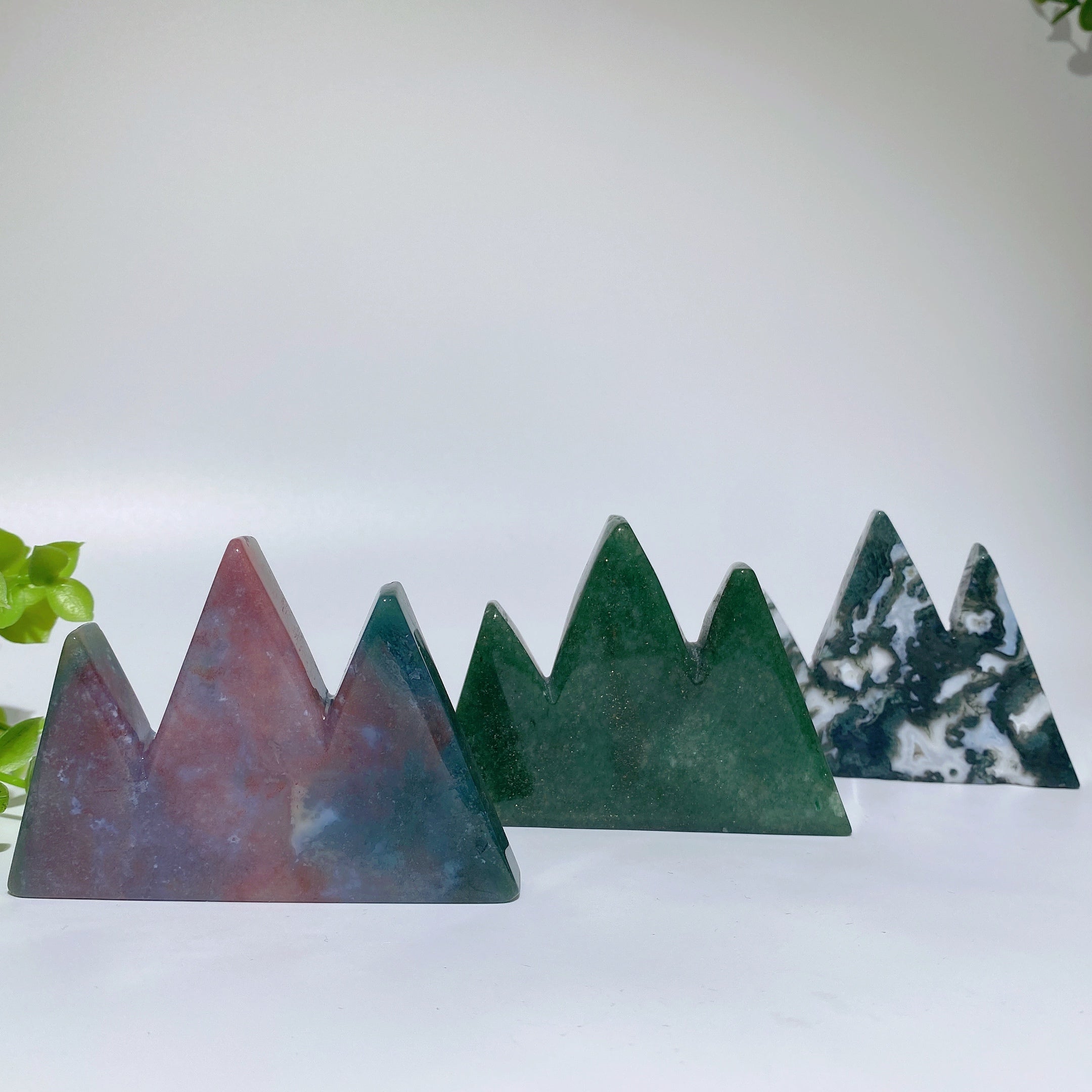 3,2 Zoll große Bergschnitzerei aus gemischten Kristallen für heilende Dekoration