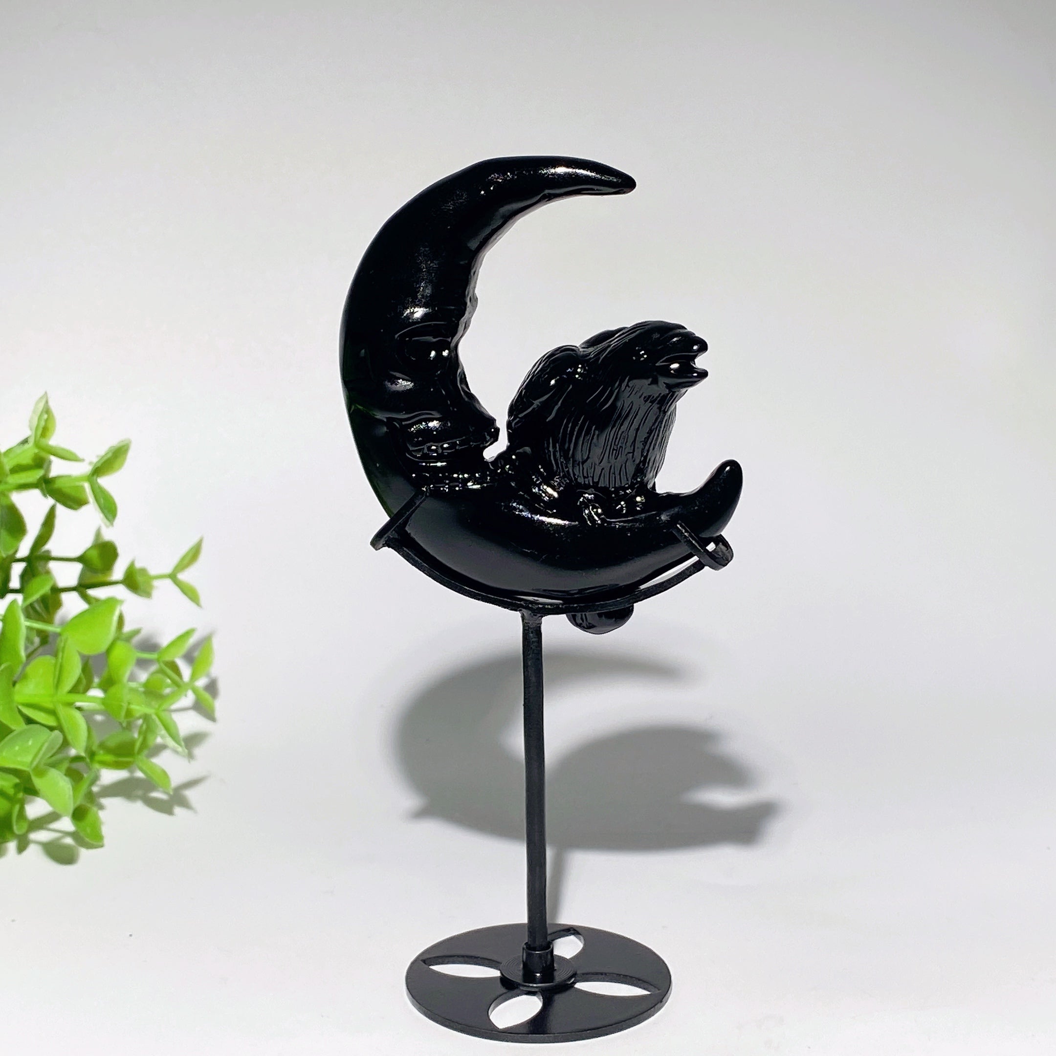 3,3 Zoll schwarze Obsidian-Mondgesicht-Rabenkristallfigur mit Ständer