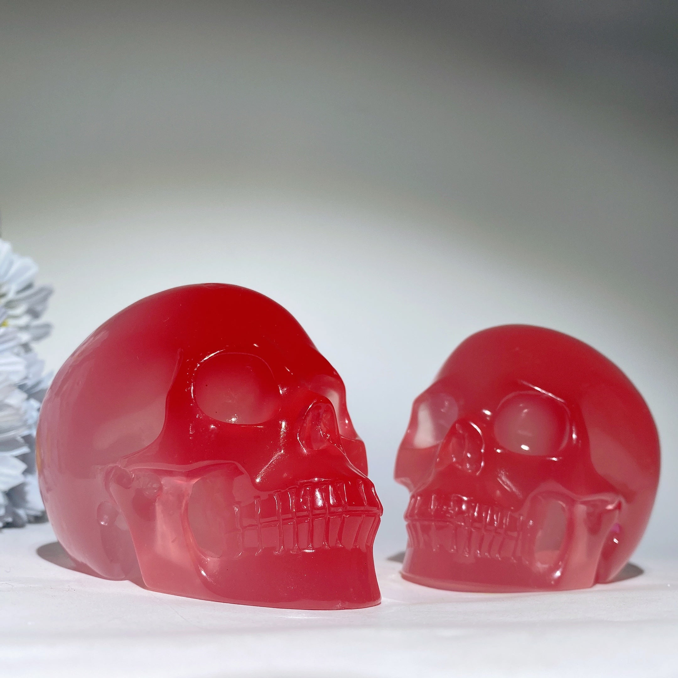 3,8 Zoll UV-reaktiver Harz-Kristallschädel für energetische Heilung