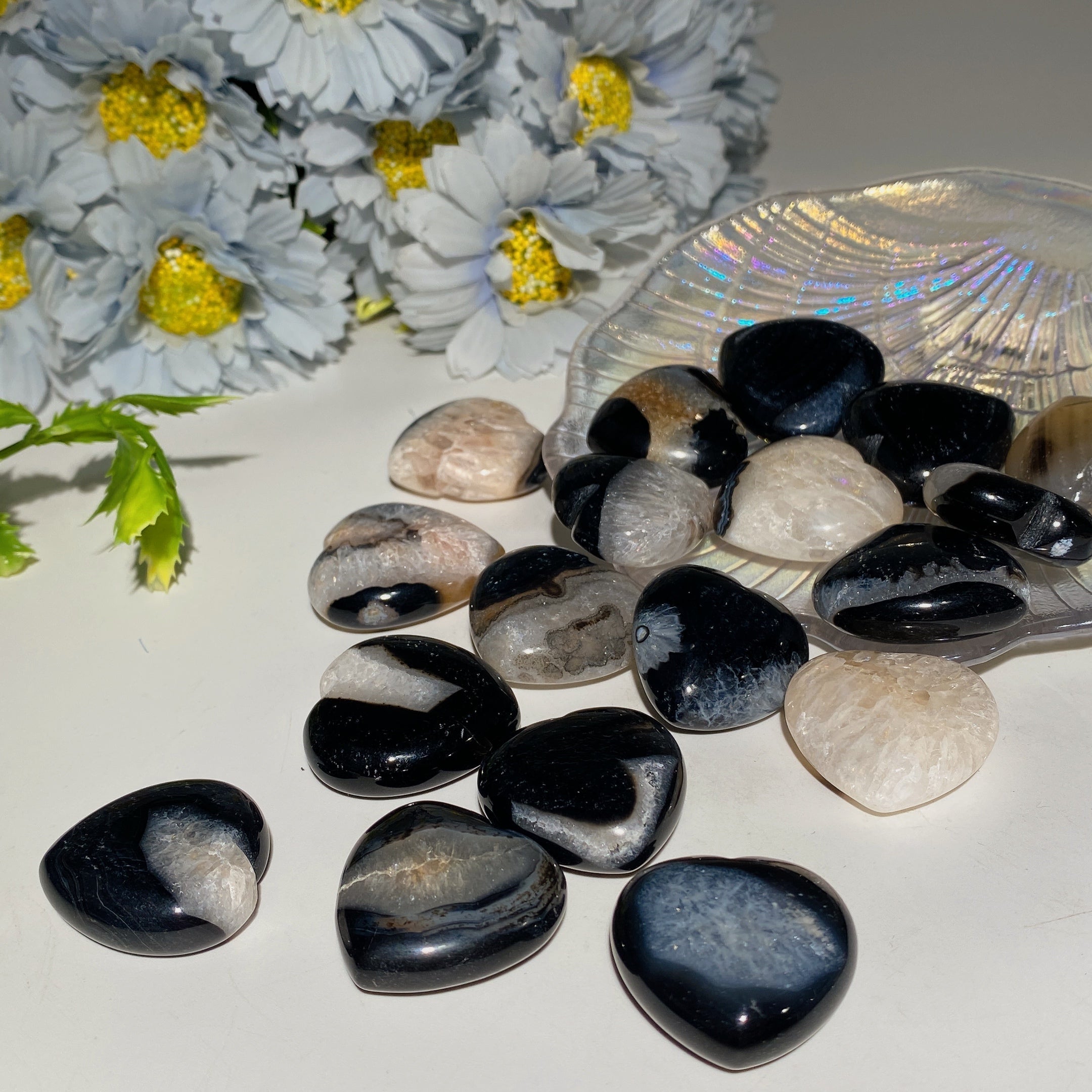 30 mm große Karneol- und schwarze Achat-Kristallherzen zur Heilung