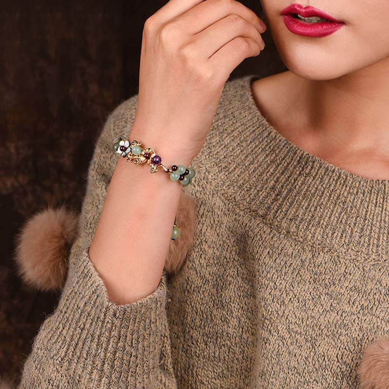 Grünes Aventurin & Granat Glücksarmband mit Blütenblättern