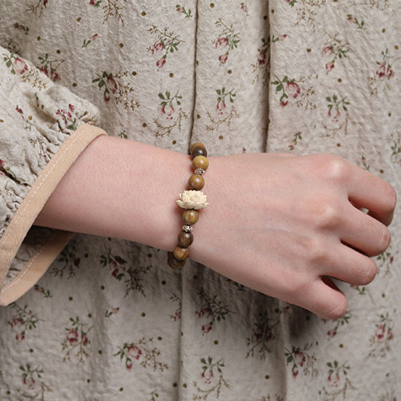 Beruhigendes Armband aus grünem Sandelholz-Lotus für Ruhe und Frieden