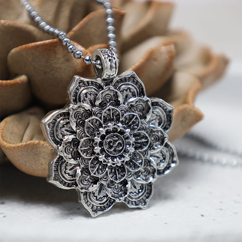 Halskette mit Lotus-Anhänger und Segenssymbol | Heilende Klänge