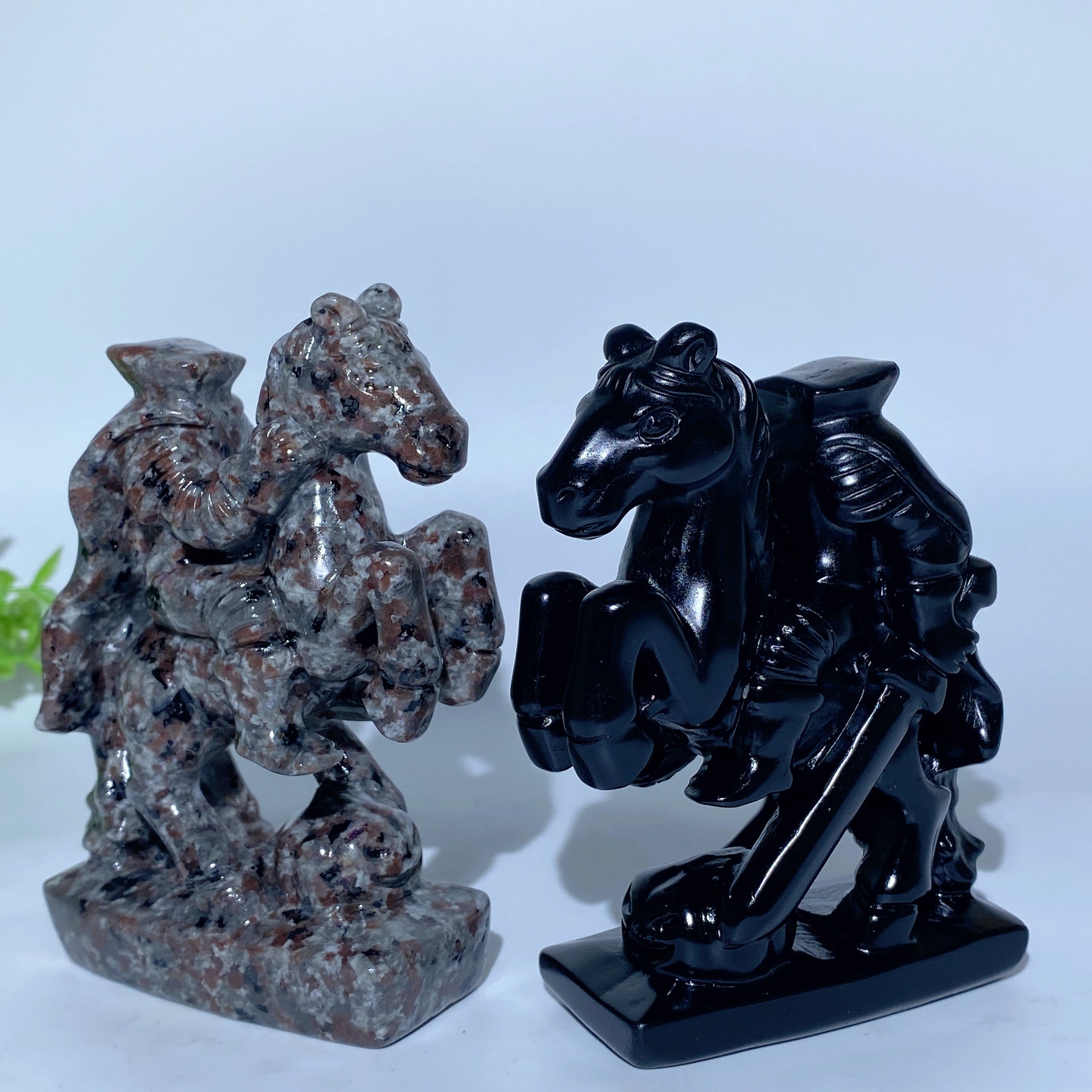4,1 Zoll große Yooperlite & Black Obsidian geschnitzte Kristallfigur
